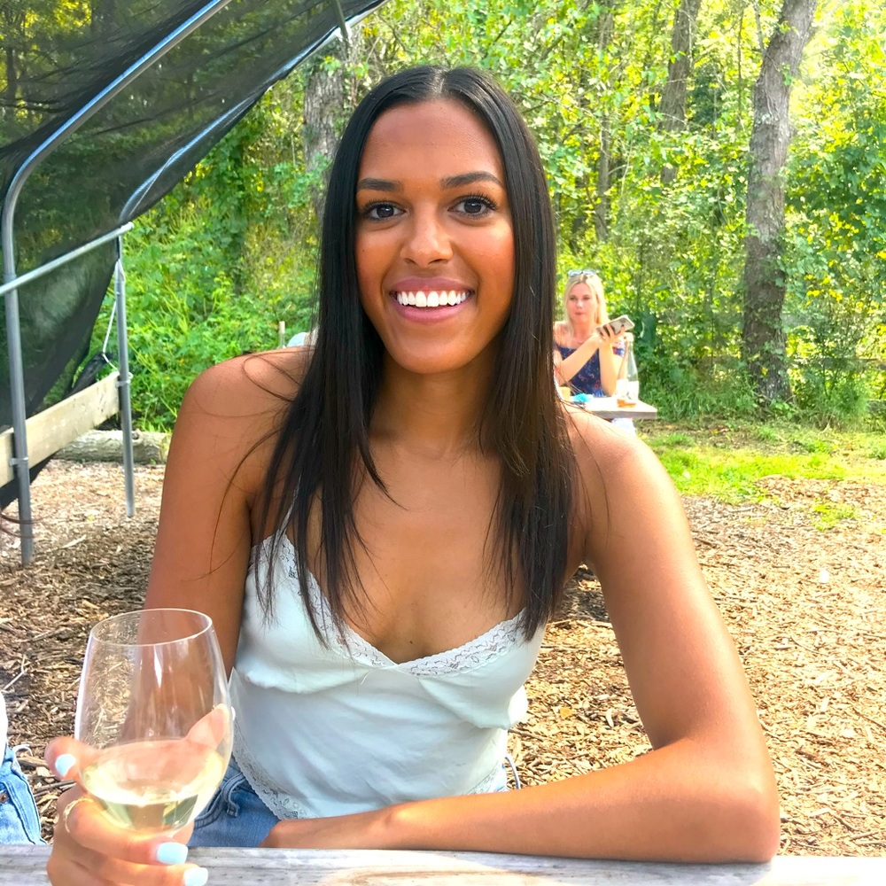 Meet your Posher, Olivia